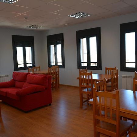 Albergue Villa Nava De La Asuncion Exteriör bild