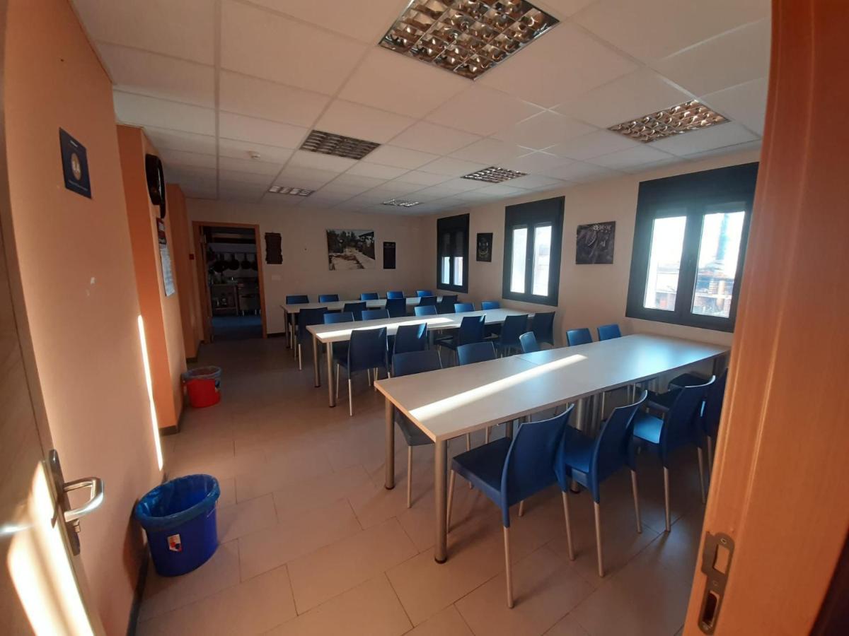 Albergue Villa Nava De La Asuncion Exteriör bild